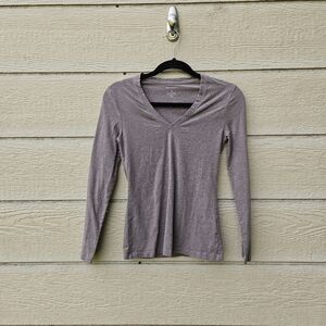 Banana Republic taupe v neck long sleeve tee XS